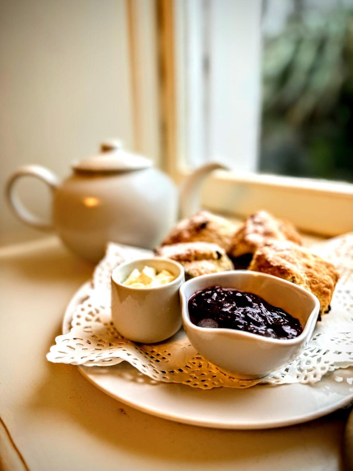 Clone Country House Огрим Екстериор снимка Tea and scones