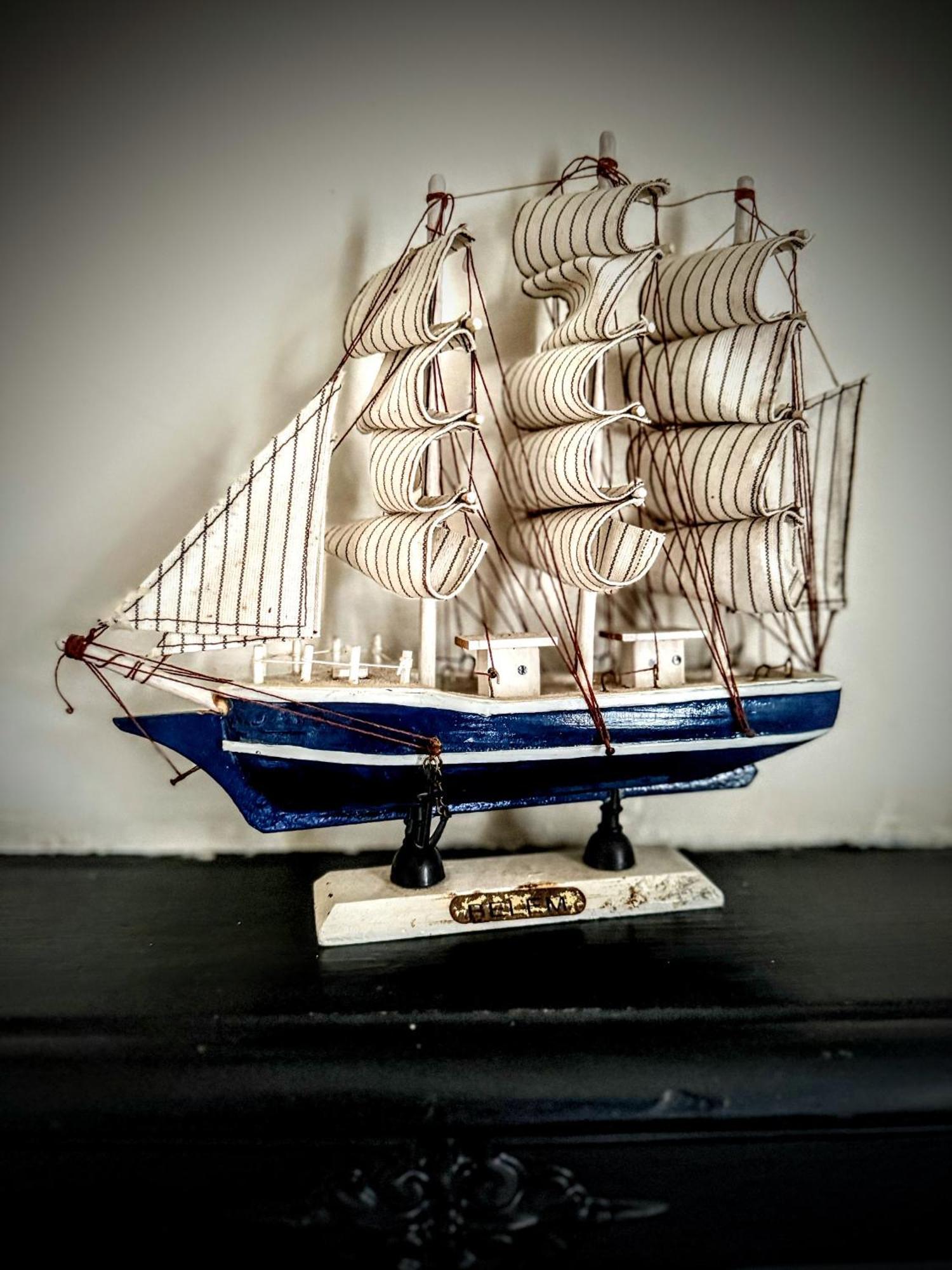 Clone Country House Огрим Екстериор снимка A model of the ship